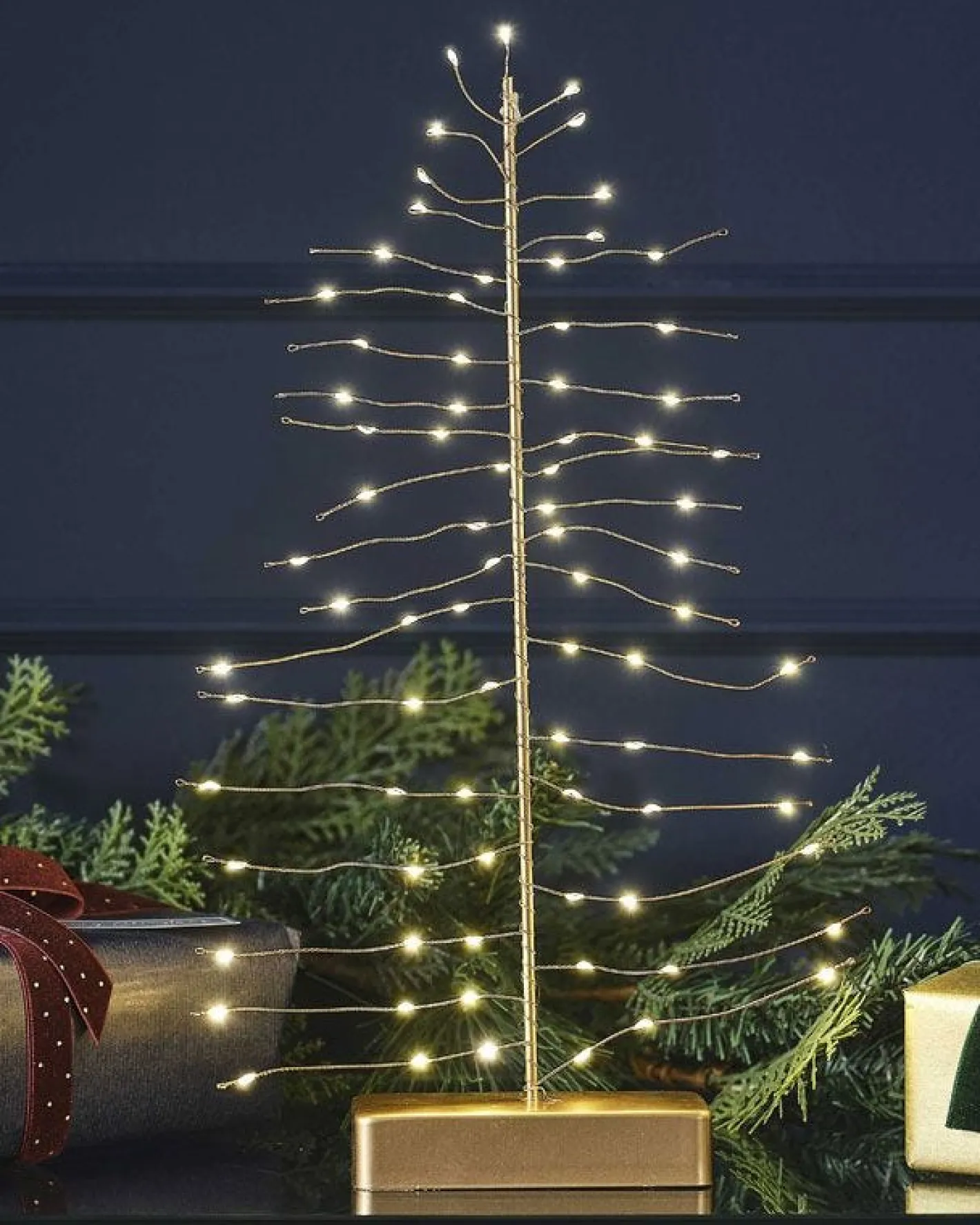 Party Delights Tableware<Light Up Wire Tree Decoration