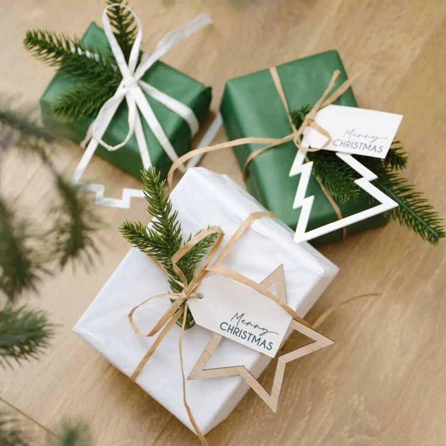 Party Delights Gift Wrapping<Ribbon, Foliage, Tags & Wooden Present Toppers Set