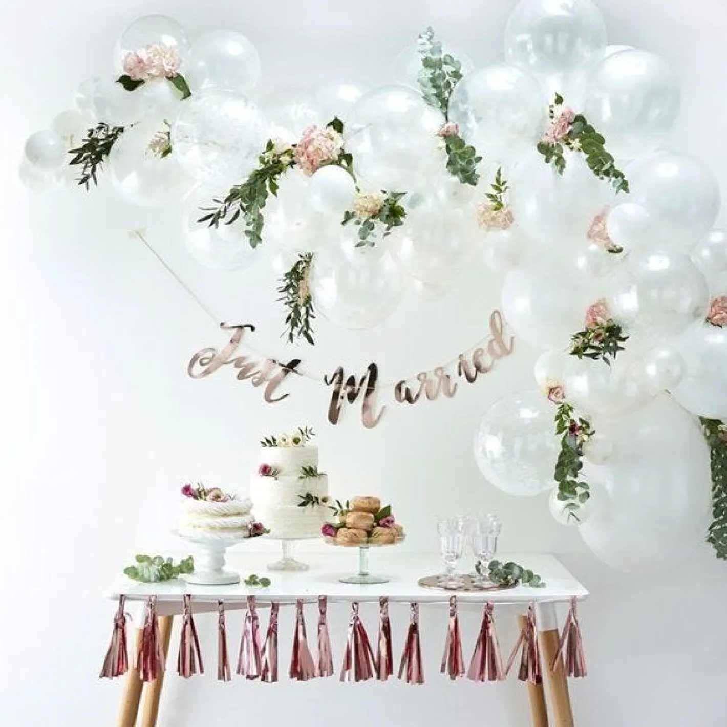 White Balloon Arch - 70 Balloons<Party Delights Best